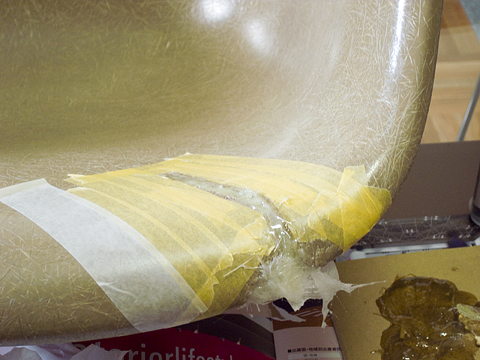 樹脂・ガラス繊維を充填／積層されたシェル